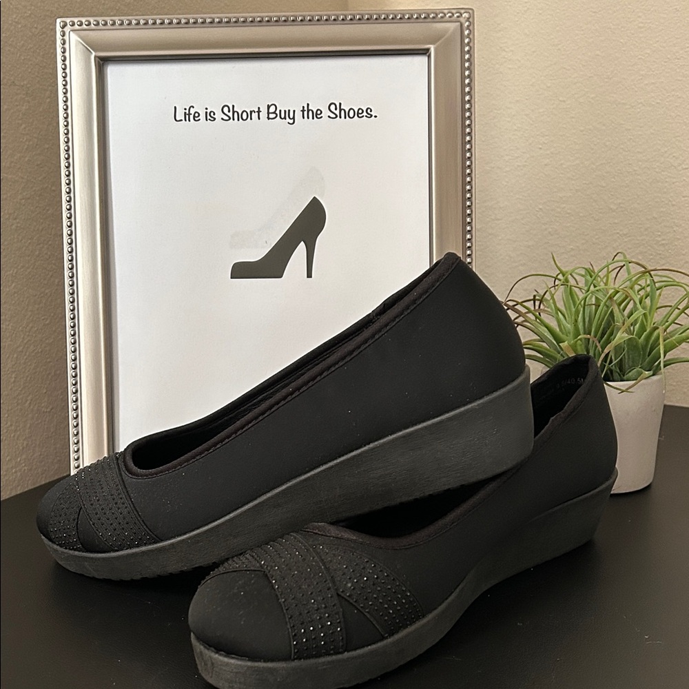 CL by Laundry Black Women's Flats